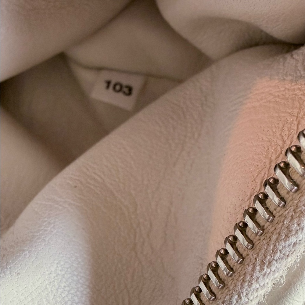 💯 Authentic Prada Re-Edition 2005 Crossbody Bag - White (with dust bag) - Picture 16 of 16